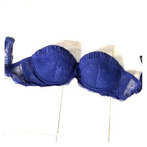 Strapless bra in perfect condition. Comes w straps